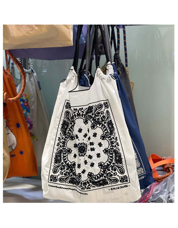 (M) Ball & Chain Eco Bag Medium Paisley White