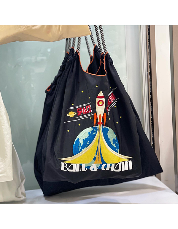 (M) Ball & Chain Eco Bag Medium Space Traveling Black