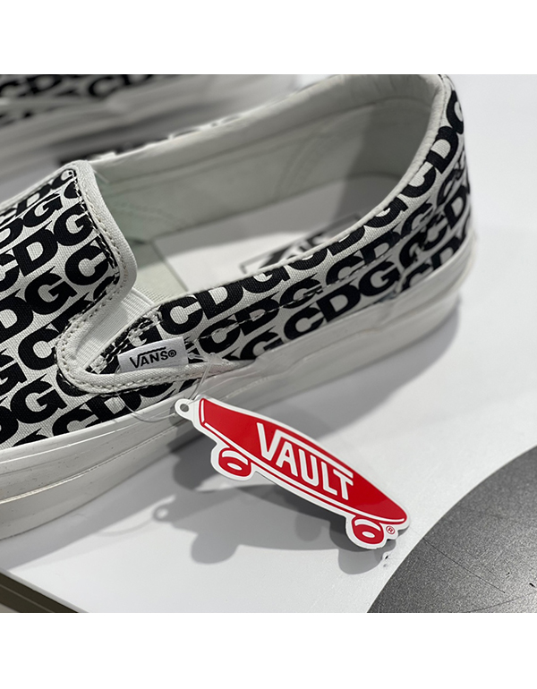 COMME DES GARCONS x VANS SLIP-ON CDG LOGO