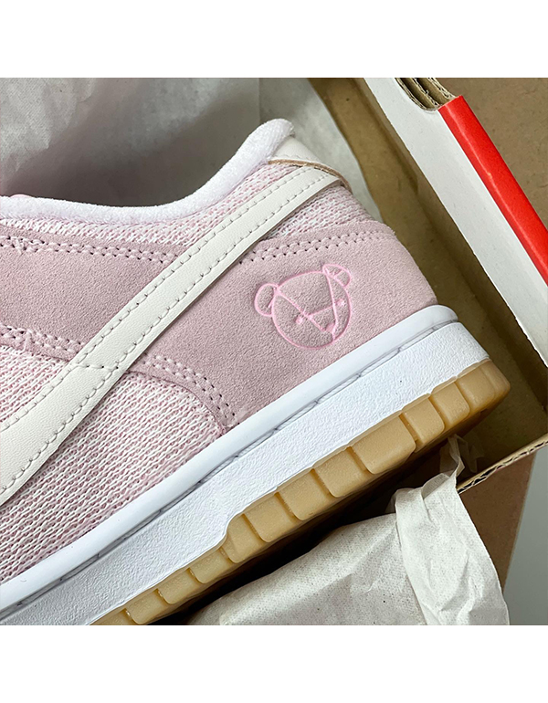 NIKE WMNS DUNK LOW TEDDY BEAR LIGHT SOFT PINK