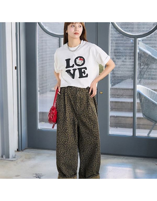 FREAKSTORE HELLO KITTY LOVE LOGO TEE – LIMITED RELEASE